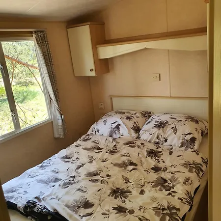 Holenderki Na Zielonych Wzgorzach, Nyaraló *